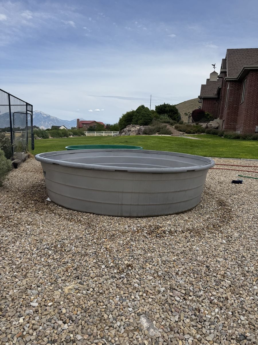 Hastings Heavy-Duty Poly Stock Tank - 1100 Gallon Round Plastic Water Trough