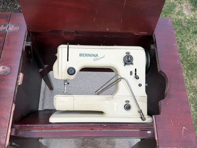 Bernina Record 530 Sewing Maching In Cabinent