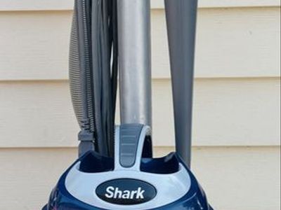 Shark Navigator Lift-Away Deluxe NV360 Vacuum