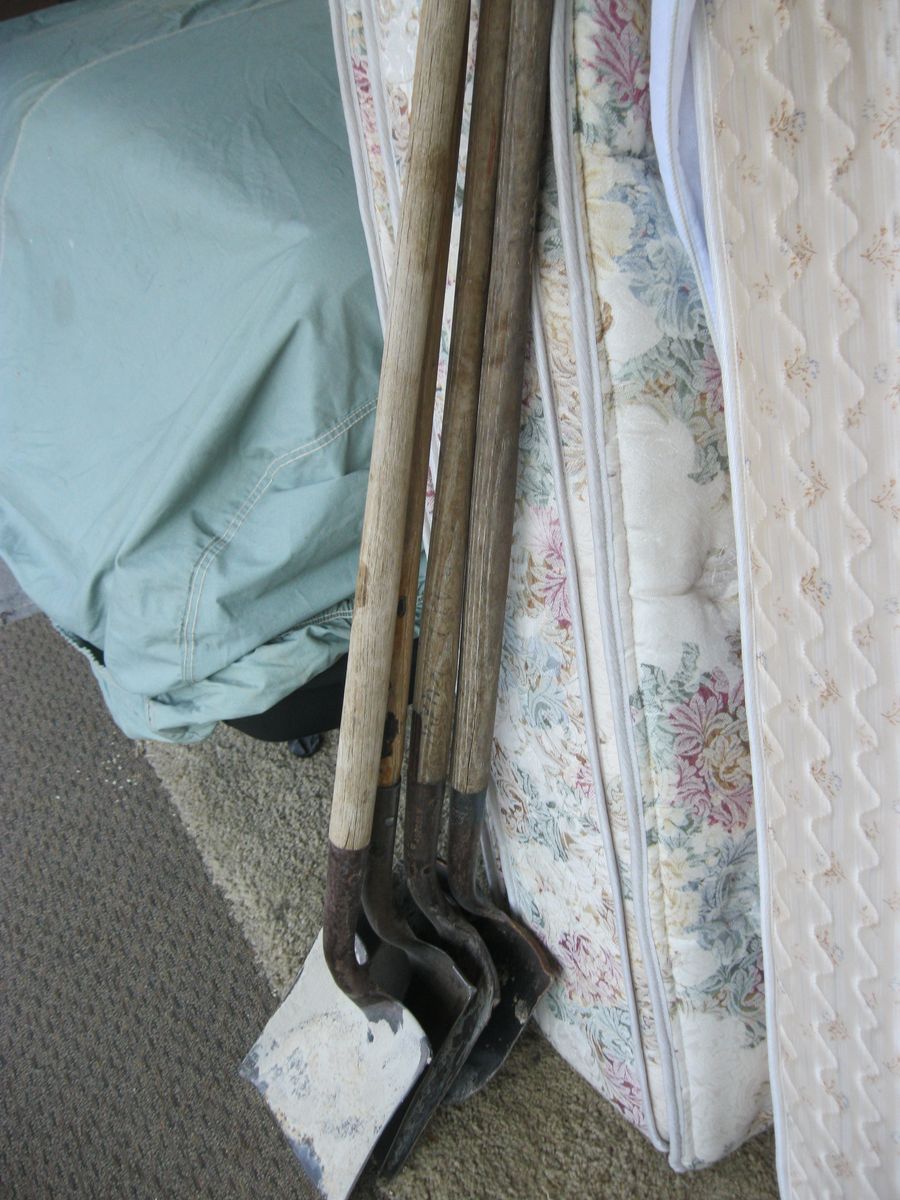 SQUARE AND ROUND MOUTH SHOVELS
