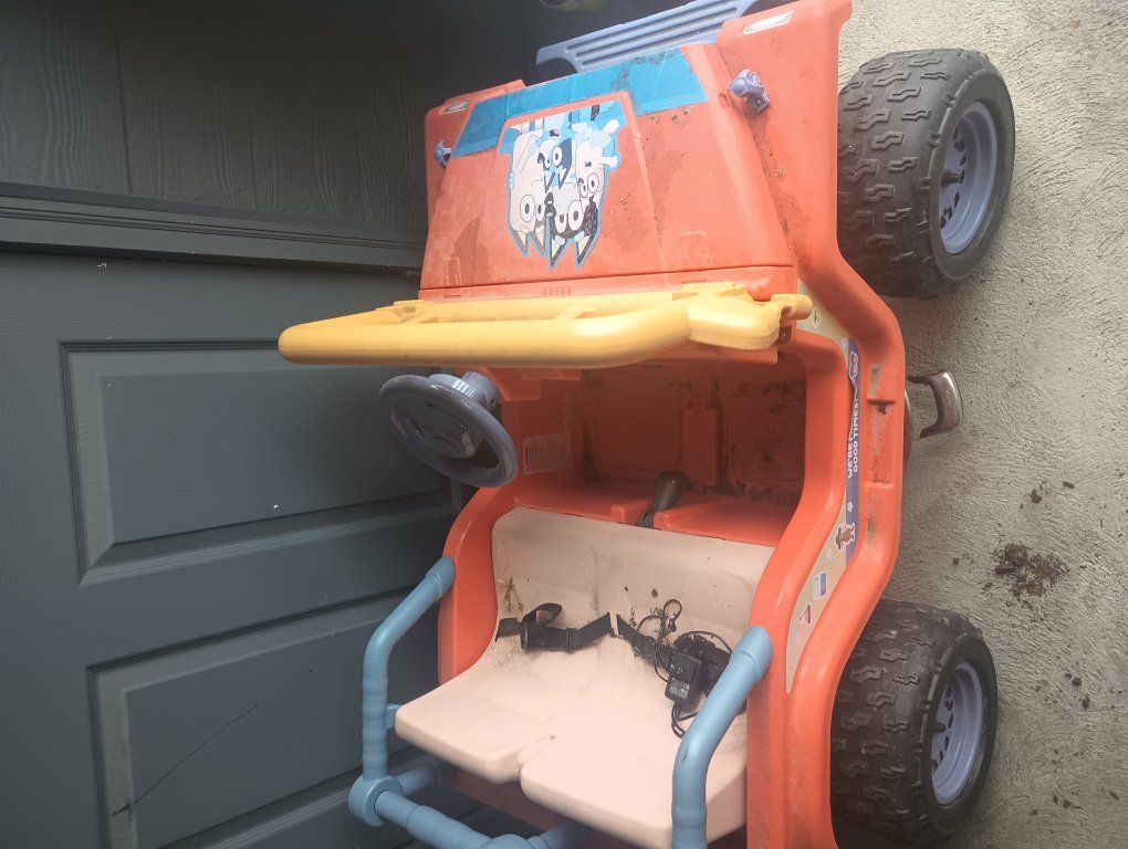 Bluey kids drivable car