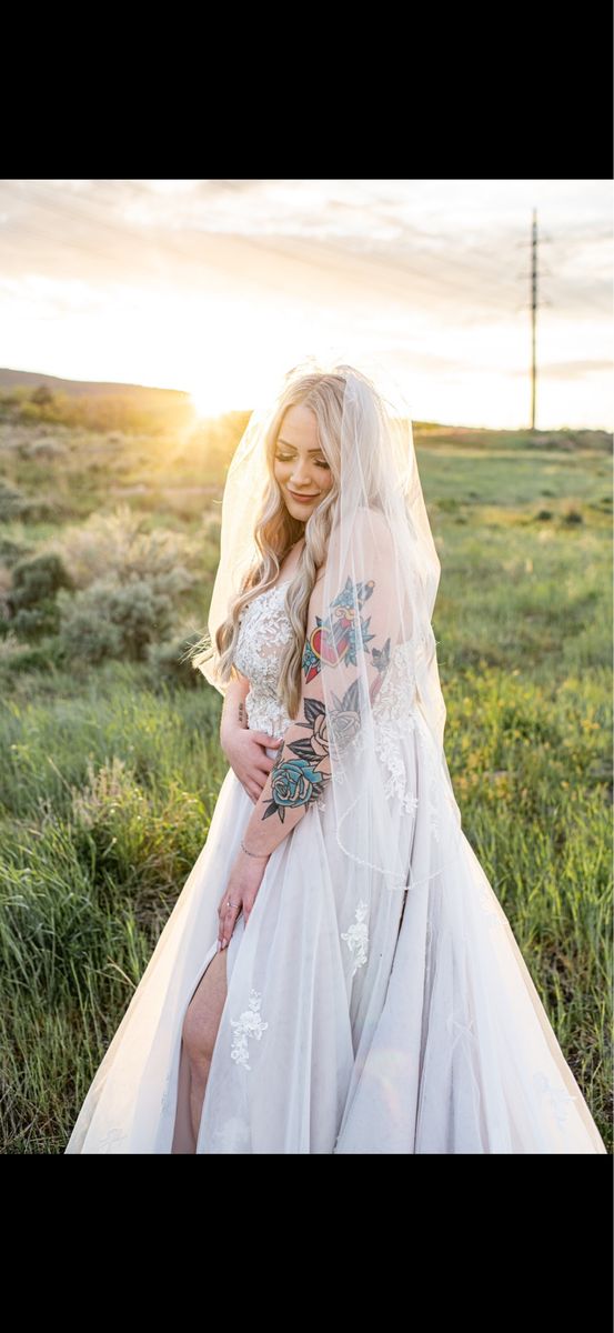 Lace Applique A-Line Wedding Dress with Side Slit and Veil