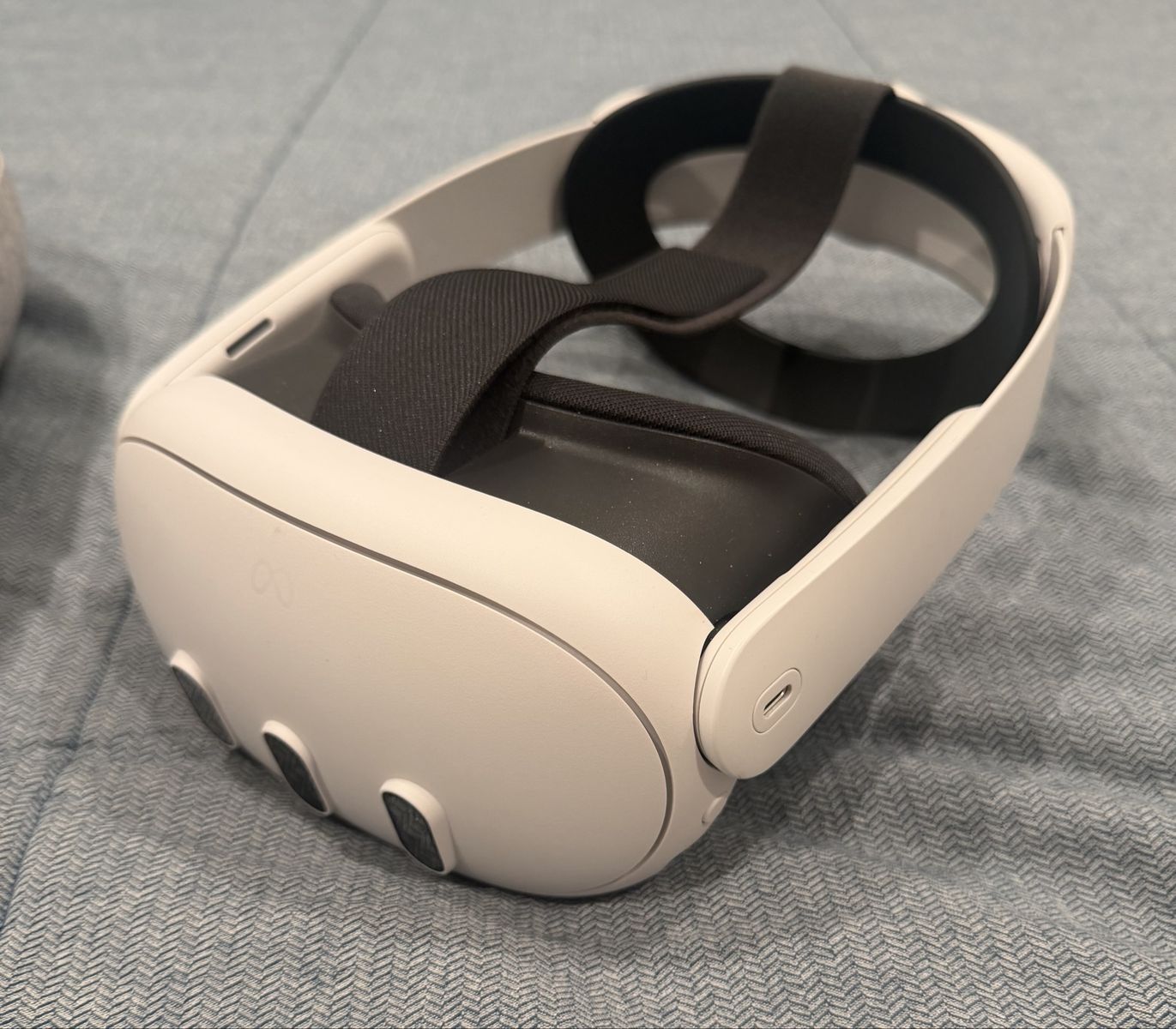 Excellent Condition Meta Quest 3 VR Headset Package
