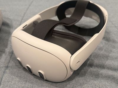 Excellent Condition Meta Quest 3 VR Headset Package