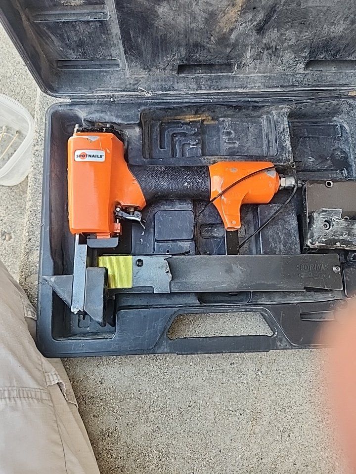 Spotnails 5/16" Crown Hardwood Flooring Stapler/Nailer w/ Case - Used Industrial Tool