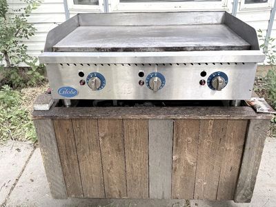 professional grill, with propane attachment Model GG36TG