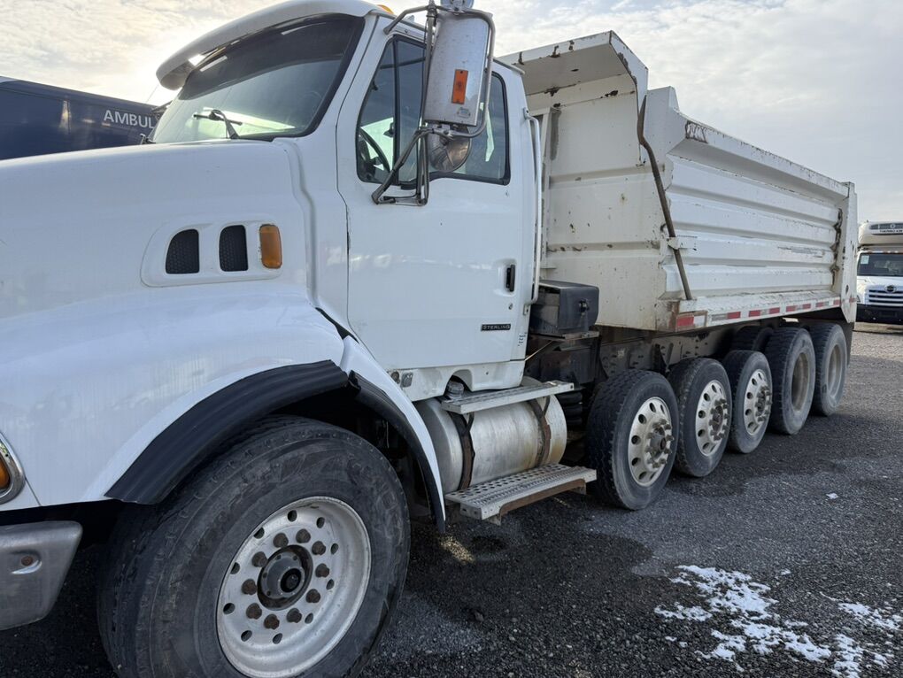 2000 Sterling Lt9500 dump Truck
