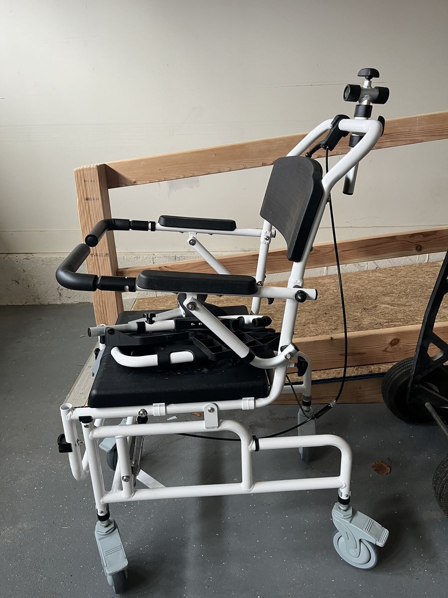 Vive Reclining Shower Chair With Wheels