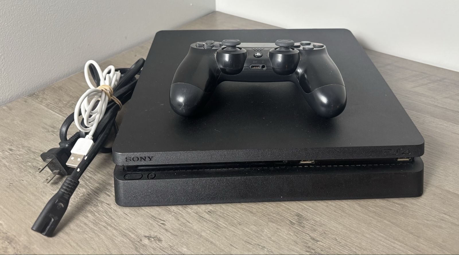 PlayStation 4 - PS4 - 500 GB Slim Edition