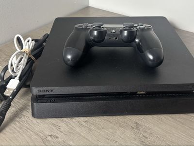 PlayStation 4 - PS4 - 500 GB Slim Edition