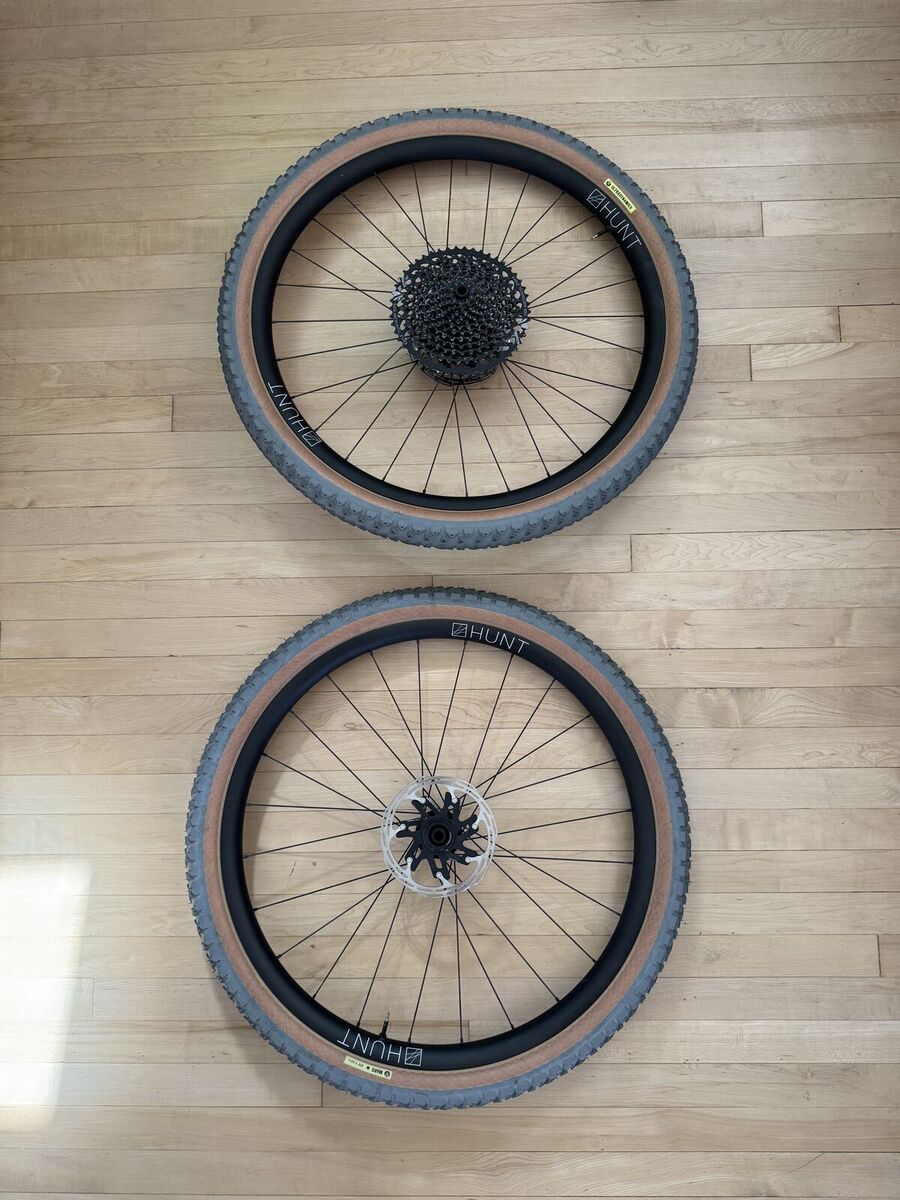Almost NEW! HUNT 650B Adventure Carbon Disc Complete wheelset w/ Ultra Dynamico Tires