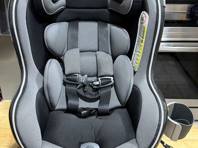 Chicco NextFit Zip Convertible Car Seat - Rear & Forward Facing Gray/Black