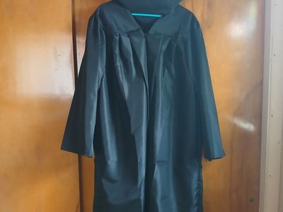 Black Cap and Gown | 5' 10" - 6' 0"