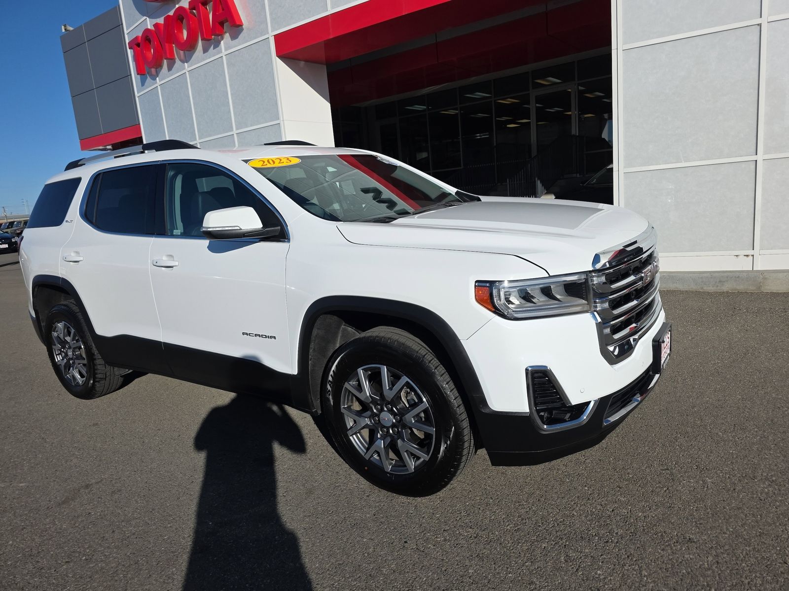 2023 GMC Acadia SLT