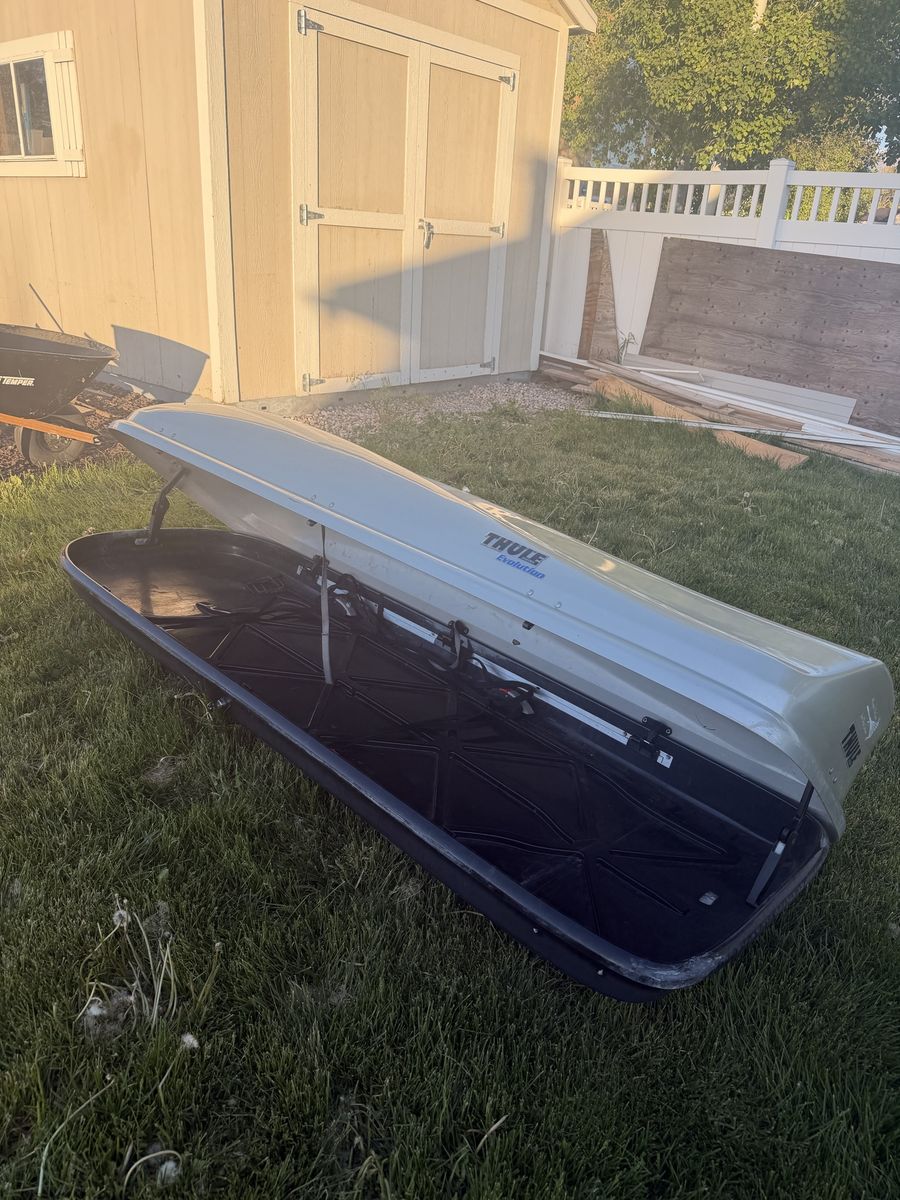 Thule Evolution Cargo storage