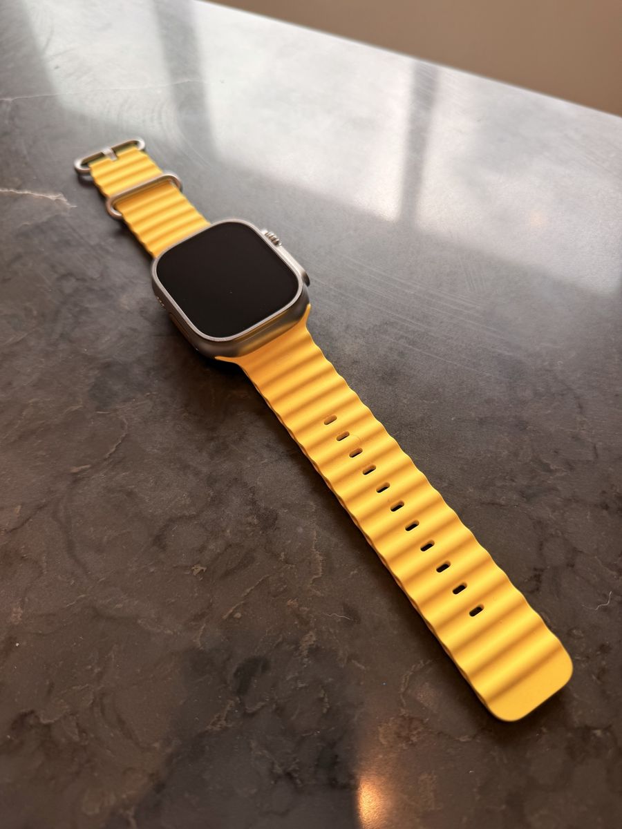 Only worn a handful of times like New Apple Watch