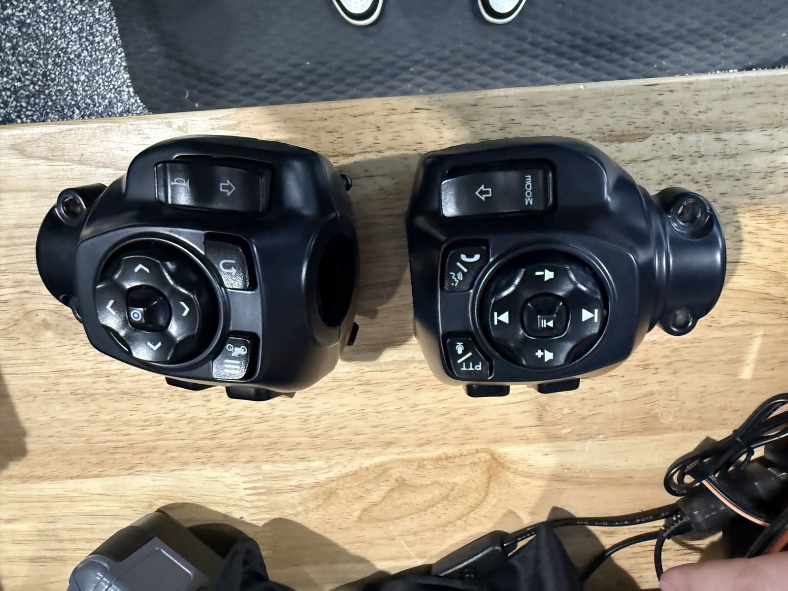 25 Harley touring hand controls