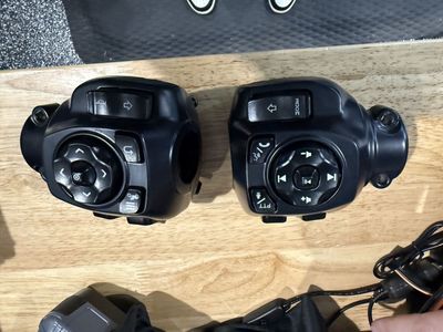 25 Harley touring hand controls