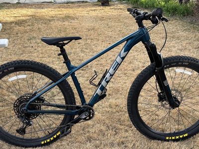 Trek Roscoe 8 Mountain Bike