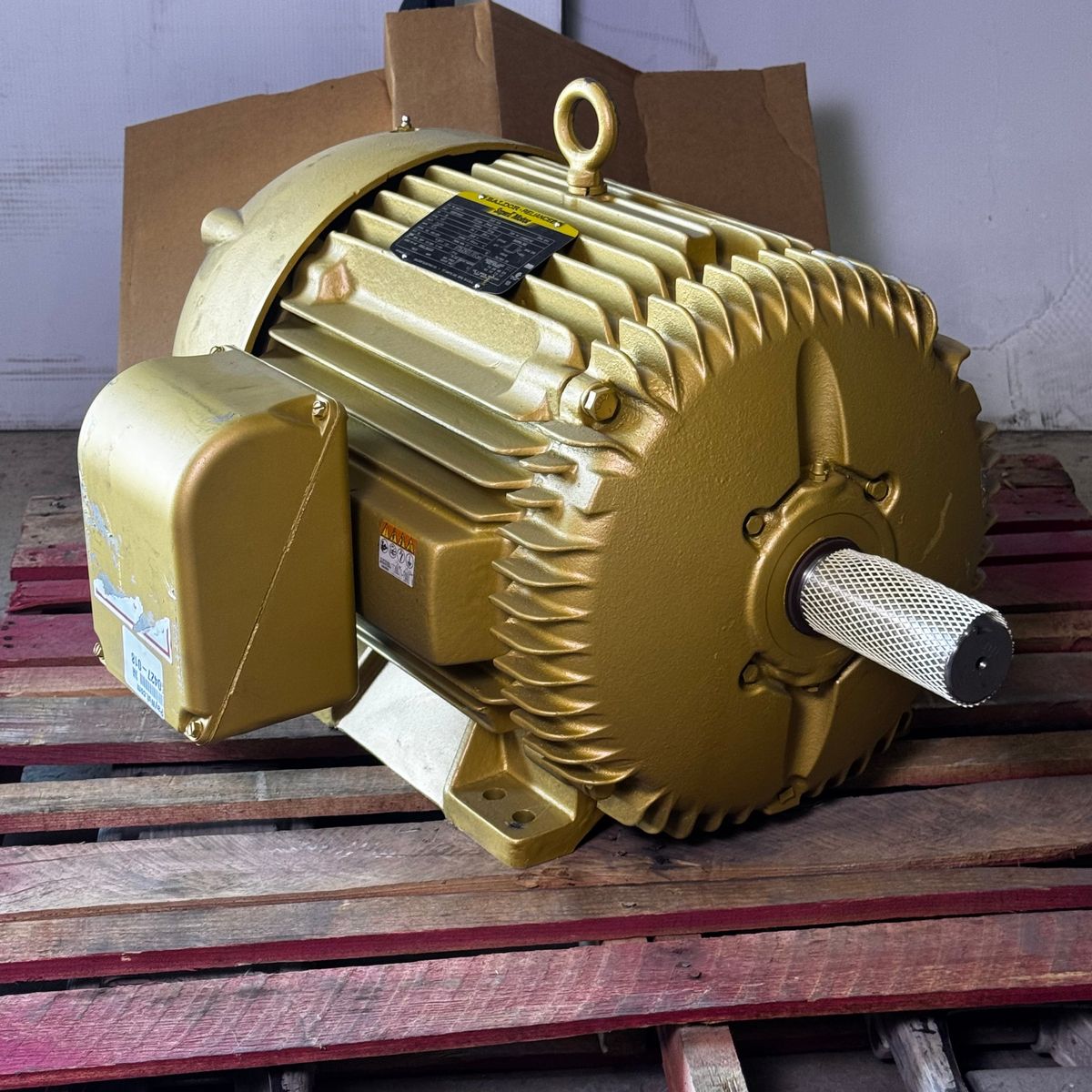 BALDOR RELIANCE Super E Motor 30HP 230/460V 16"H x 31"L Gold EM4117T (New Other, Cosmetic Damage)