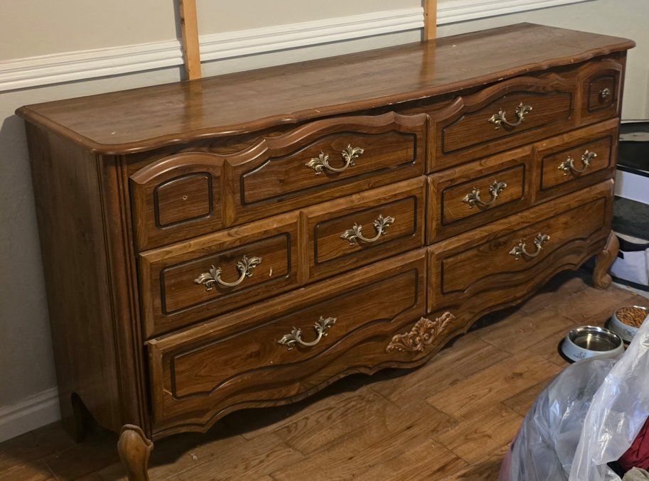 OBO-Vintage Style Wood Dresser and Chest of Drawers Set