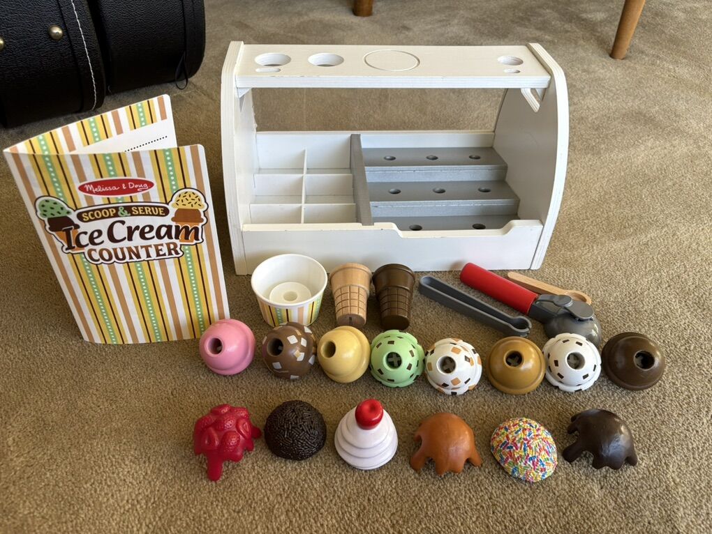 Melissa & Doug Scoop & Serve Ice Cream Counter