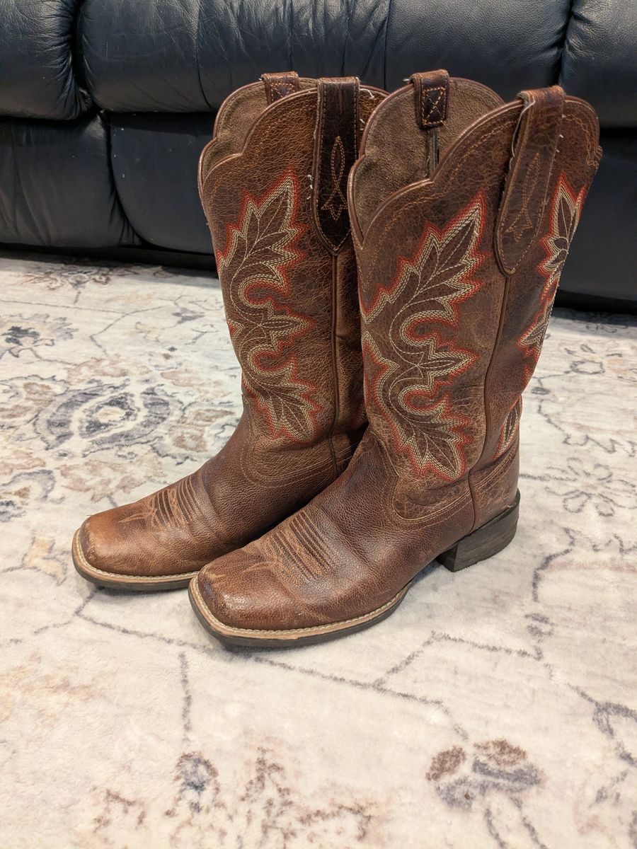 Women's Ariat cowgirl boots
