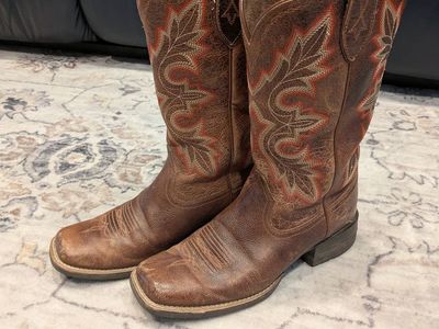 Women's Ariat cowgirl boots