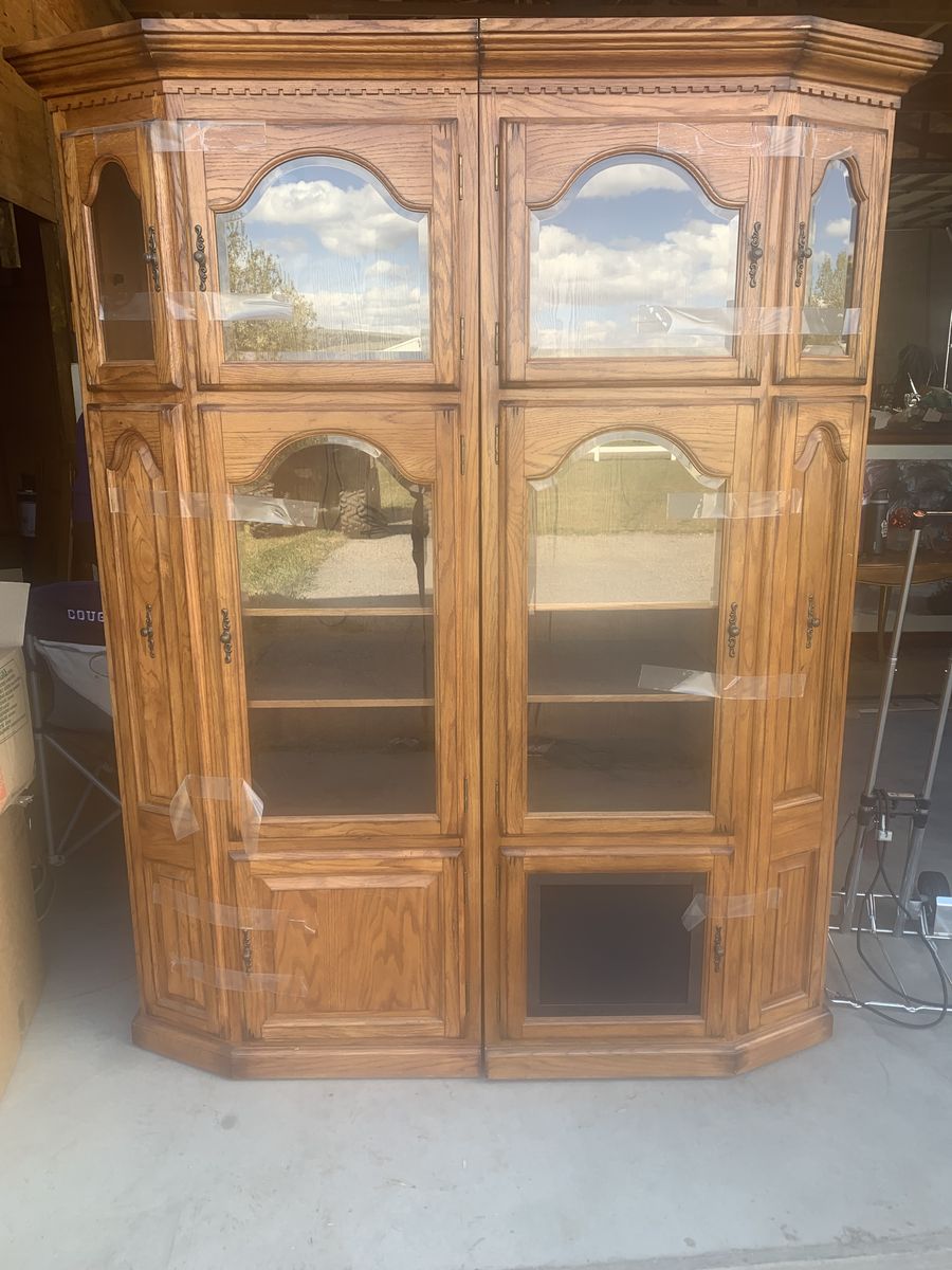 OAK ENTERTAINMENT CENTER