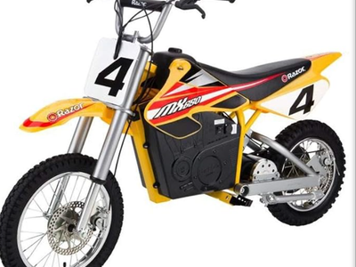 17 mph, Dual Suspension, Hand-Operated Dual Brakes, Twist Grip Throttle, Authentic Motocross Bike Geometry