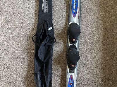Connelly Missile Slalom Water Ski, with bindings (boots) and carry bag