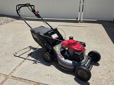Honda HRC216 Commercial Lawn Mower – Excellent Condition