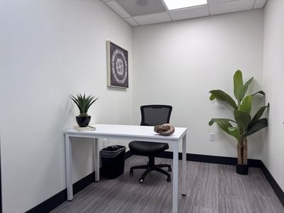 Private Office. Professional Setting. Pay by the Day.