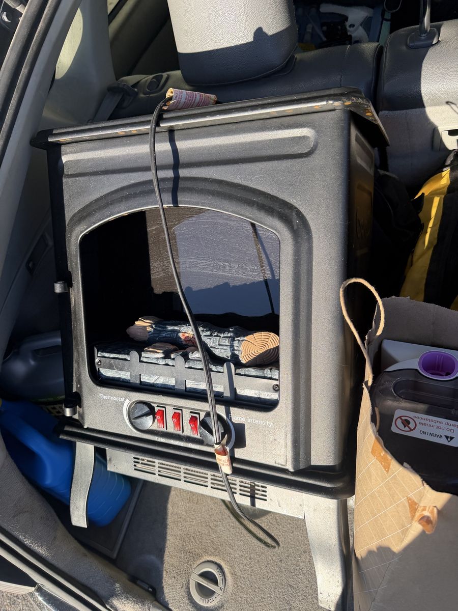 Fake log fire space heater