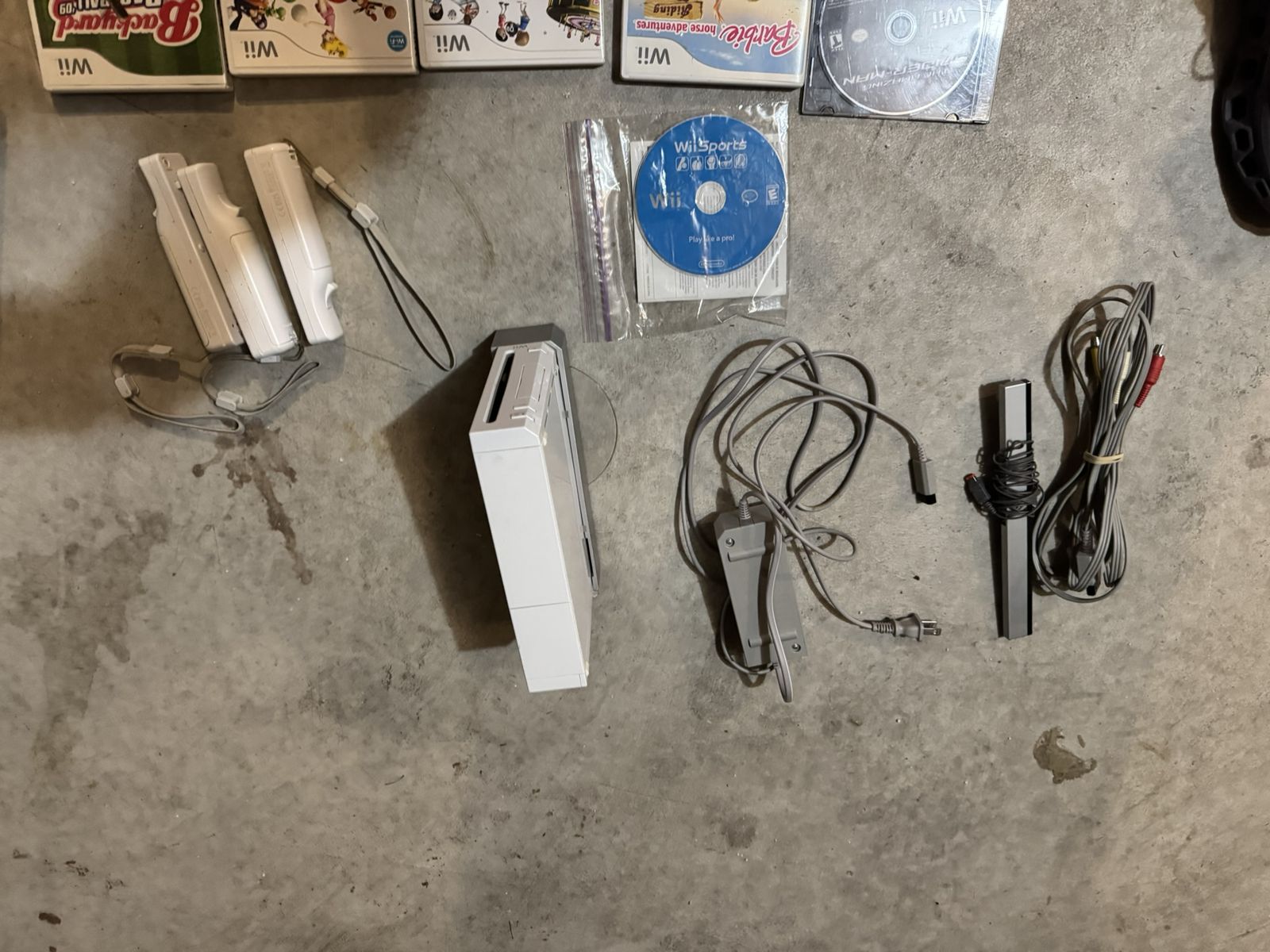 Nintendo Wii Game Console & Games