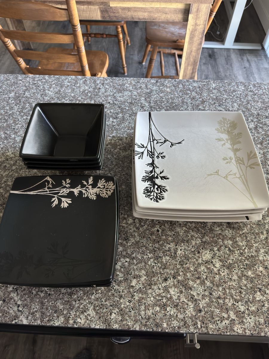 Plate and bowel set