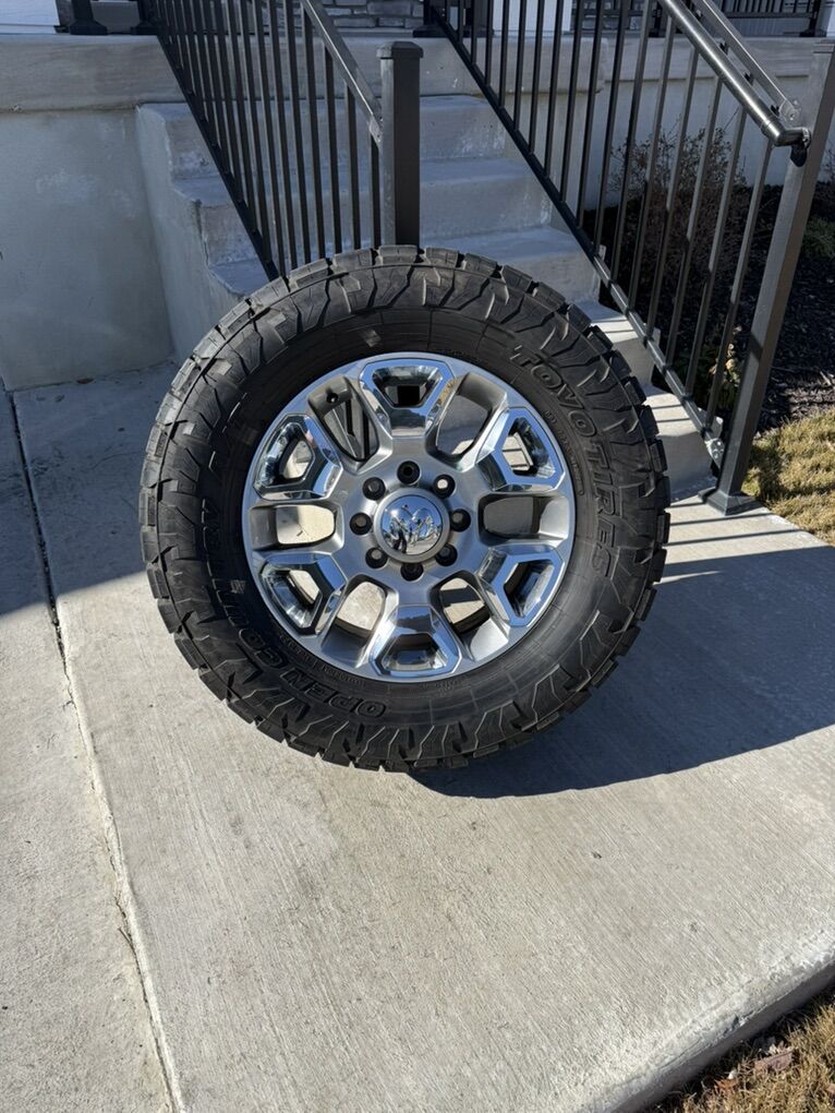 Dodge Ram 3500 Limited Rims and Tires 35/12.50R20