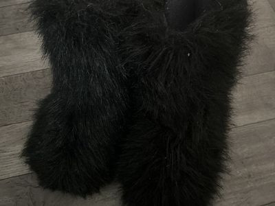 Used Ugg Fluff Momma Boots