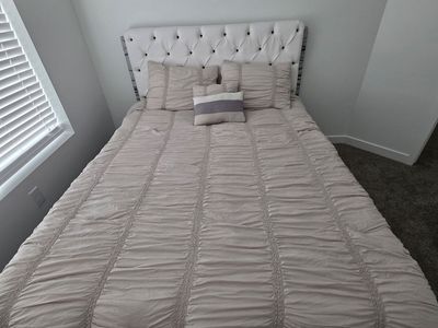 Tufted Headboard Bed Frame with Platform Base