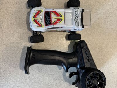 LOSI 1/28 MICRO-T 2S STADIUM TRUCK