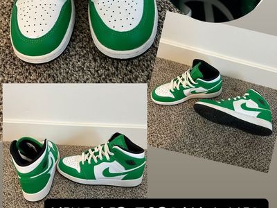 Nike Air Jordan 1 Mid Lucky Green Youth Size 5.5Y Sneakers DQ8423-301