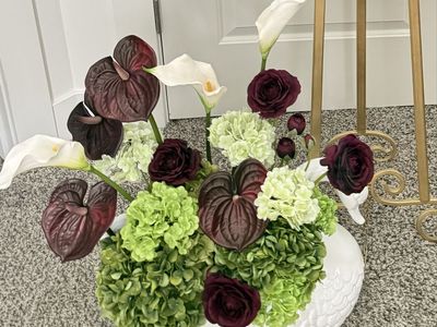 Large White Ceramic Swan Planters - Floral Arrangement Ready (Flowers Not Included)