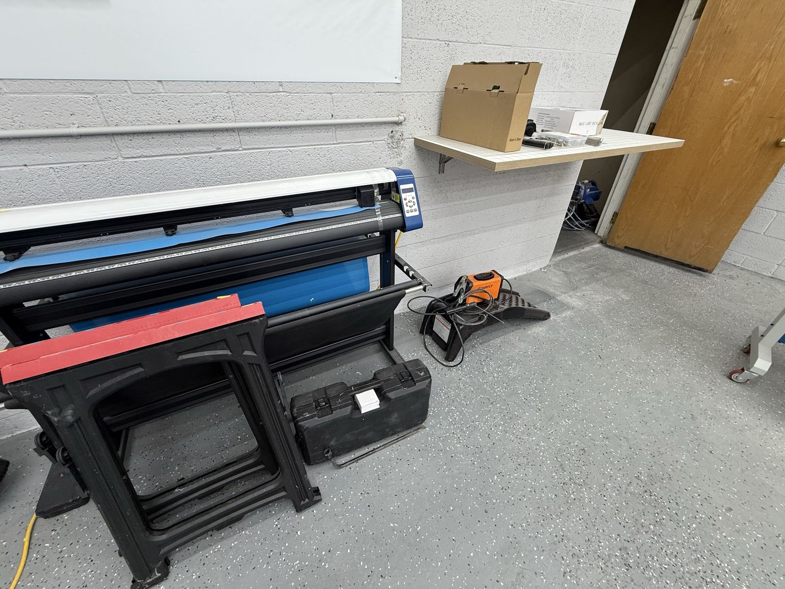 Main image 6