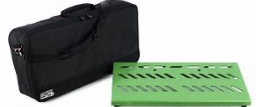 Gator Large Pedalboard with Bag - 23.75x10.6-inch Green