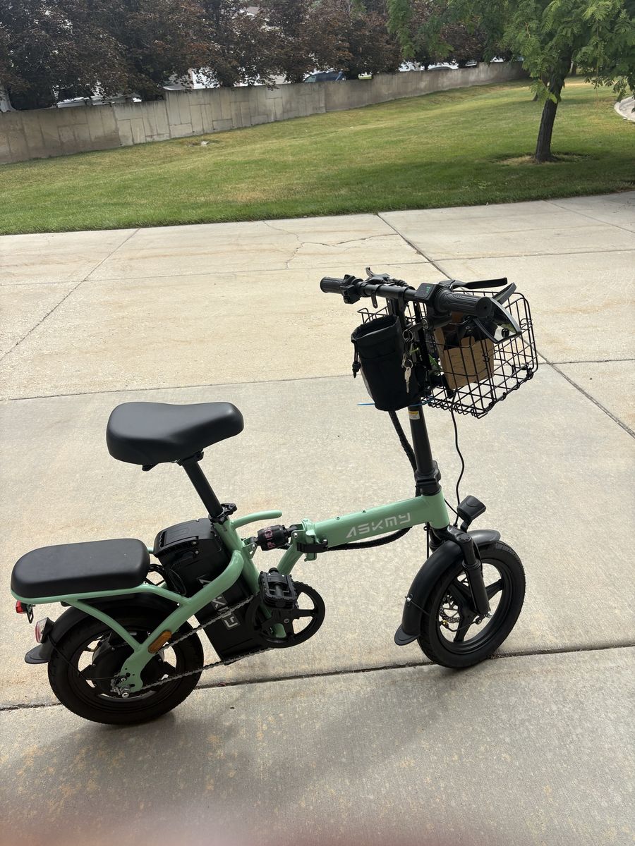 ASKMY Electric Folding E-Bike with Basket & Extra Battery - Good Condition