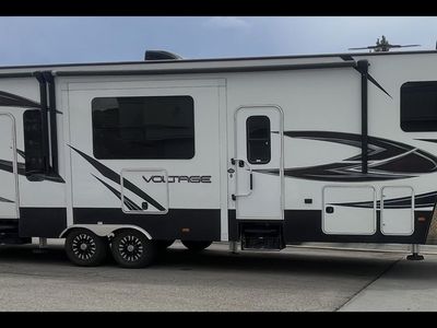 2017 Dutchman Voltage 3605
