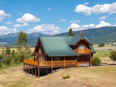 Turn-Key Log Cabin on 1.56 Acres with Big Hole Views and STR Potential Near Driggs