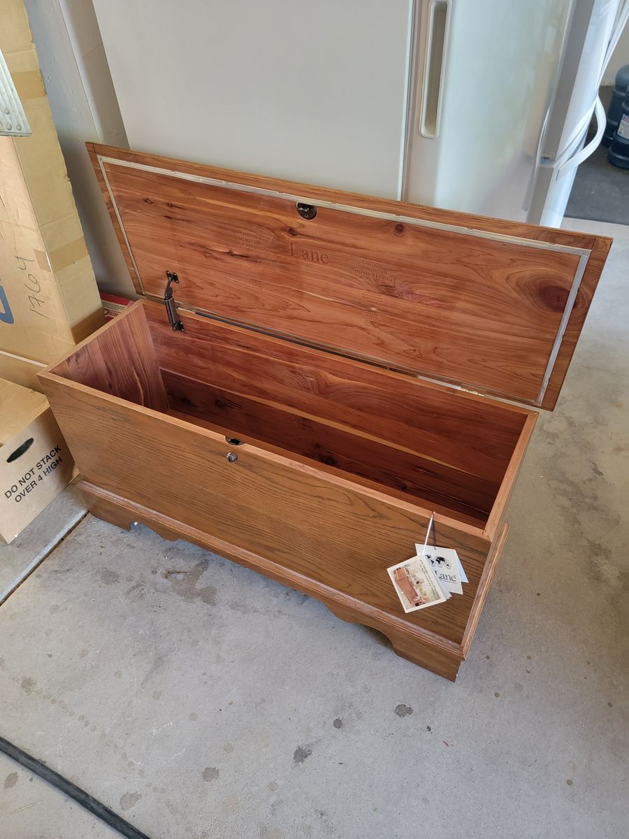 Lane cedar chest