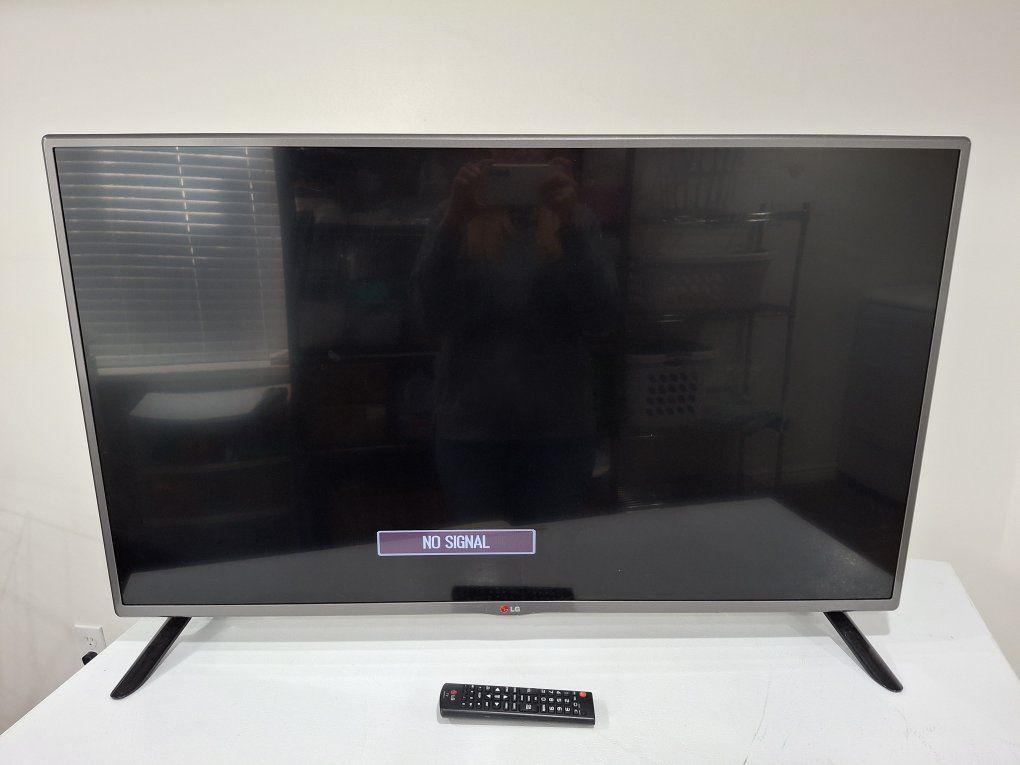 42" LG TV