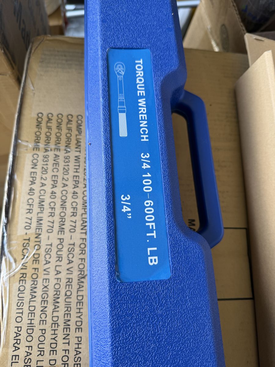Brand new Preset 3/4 inch torque wrench 100-600 ft.lbs